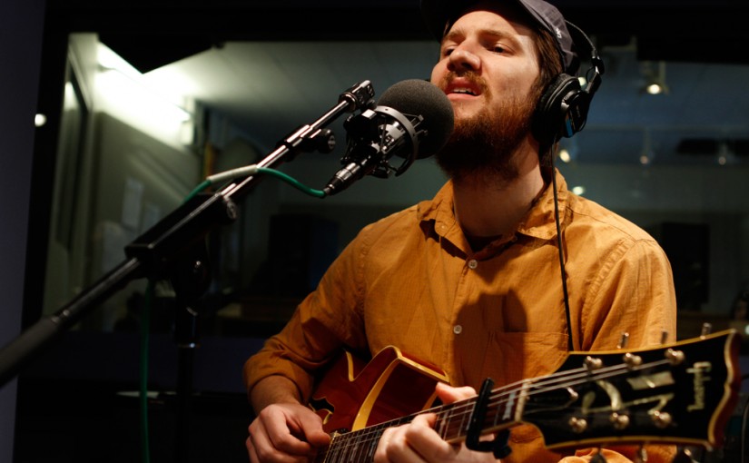 Blake Mills performs in the Soundcheck studio. (Michael Katzif / WNYC)